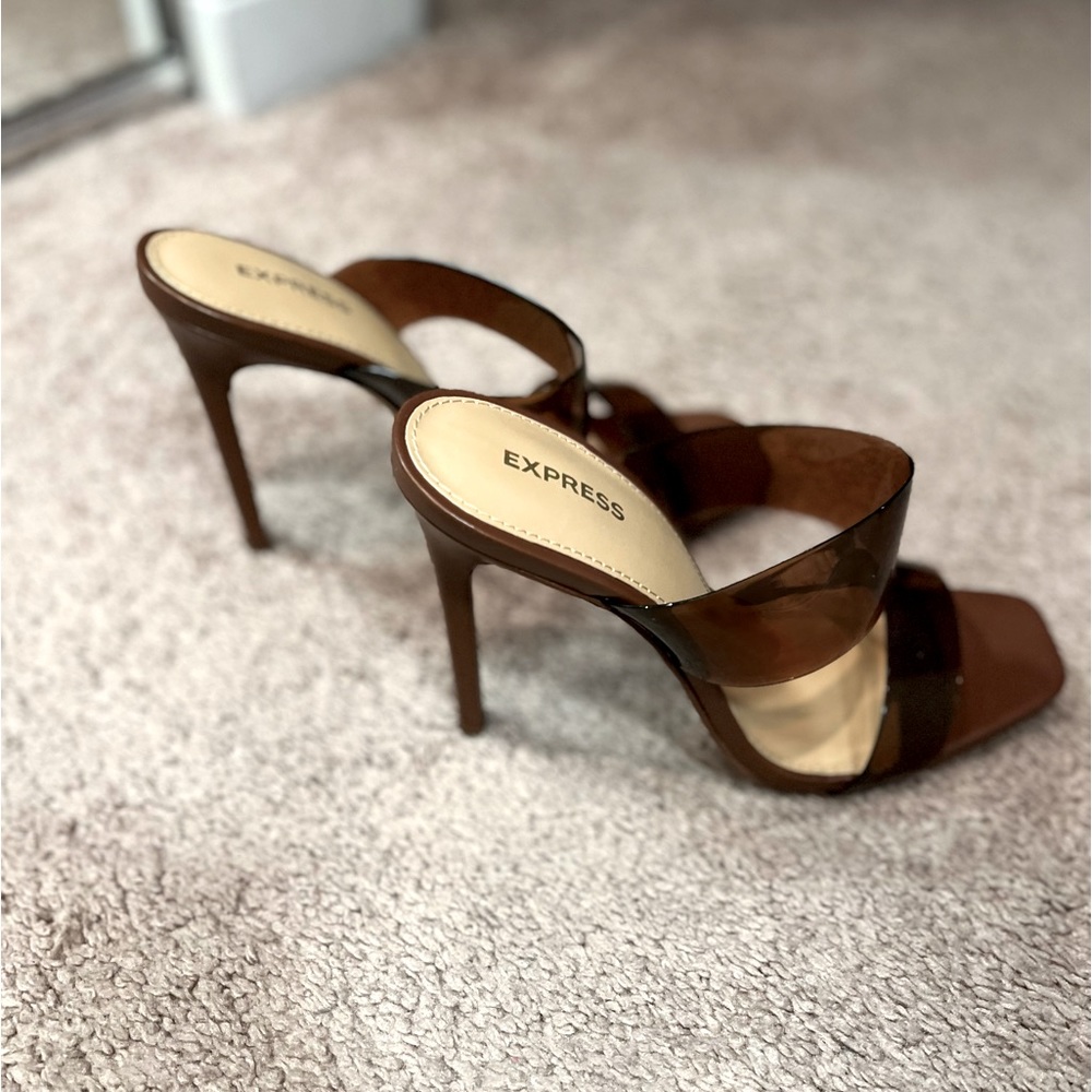 Express Cognac color heel.